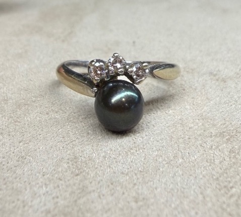 Gray Pearl And Diamond Ring