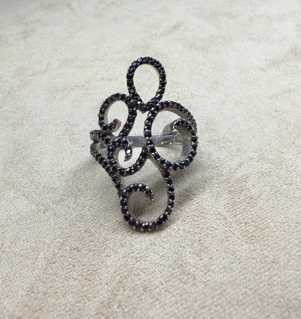 Interlaced Ring
