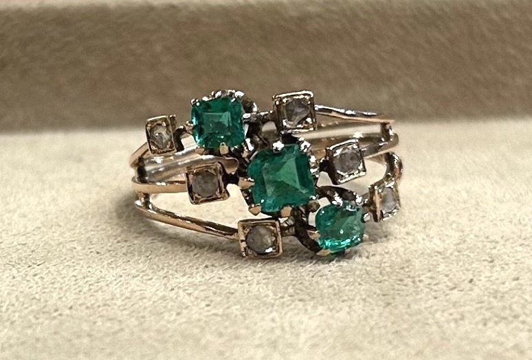 Bague pierres vertes