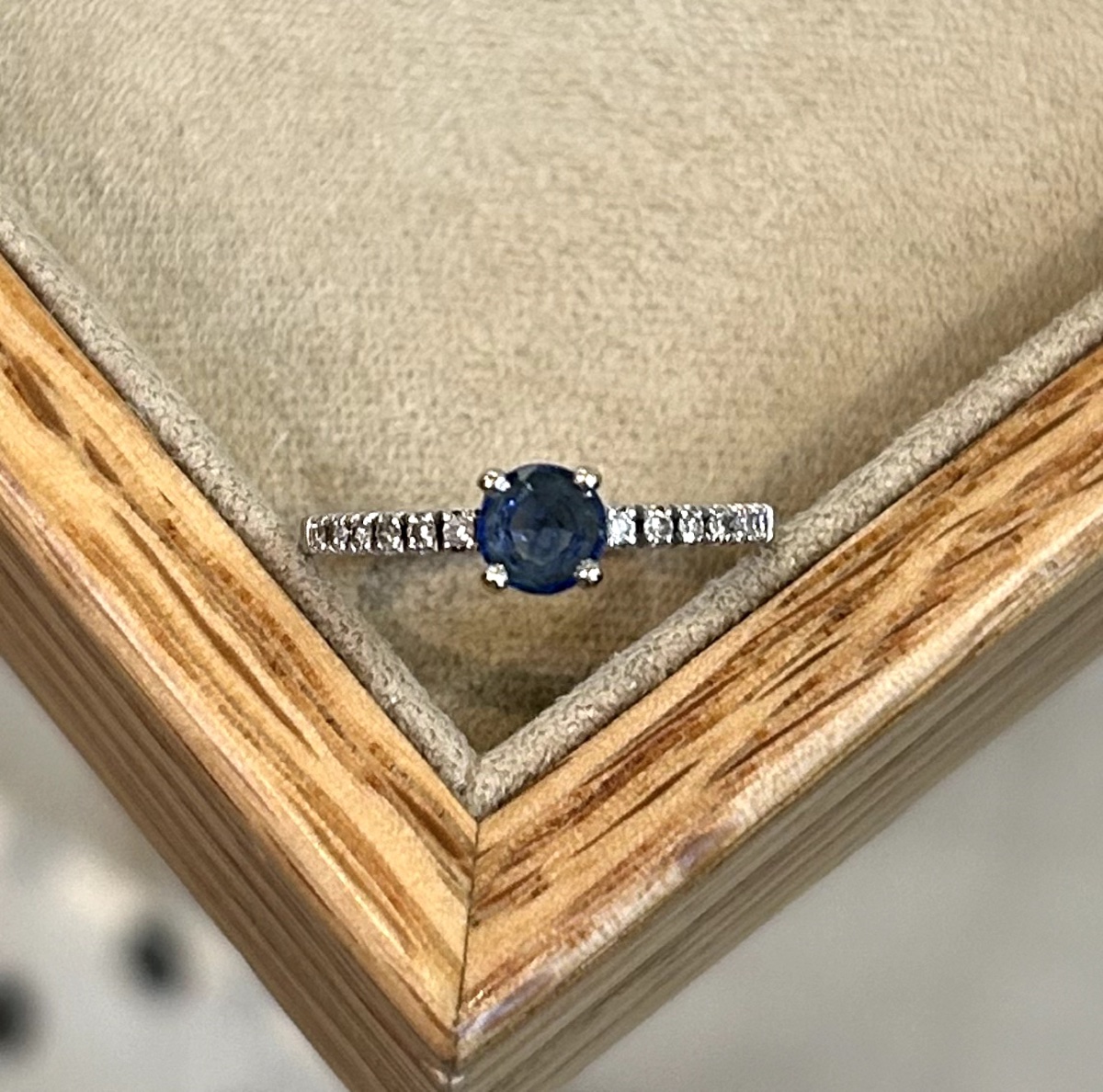 Sapphire & Diamond Ring 