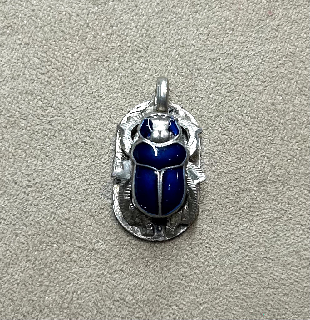 Pendentif scarabée email