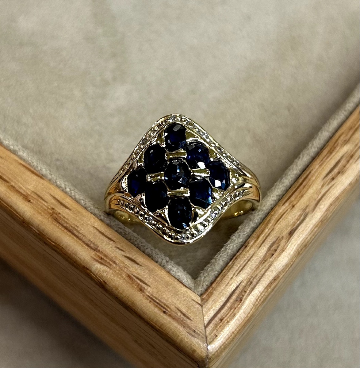 Sapphire & Diamond Ring-photo-3