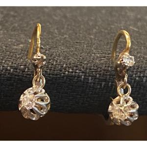 Une Paire De  boucles d’oreilles Trembleuse diamants 