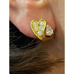 Une Paire De Boucles D’oreilles diamants