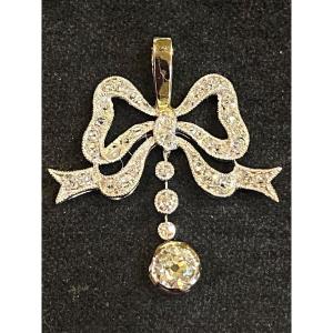 Pendentif Noeud Diamants 