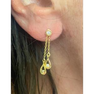 Une Paire De Boucles D’oreilles Diamants 