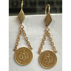 Une Paire De Boucles D’oreilles Dos Pesos 