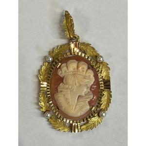 Cameo And Pearl Pendant 