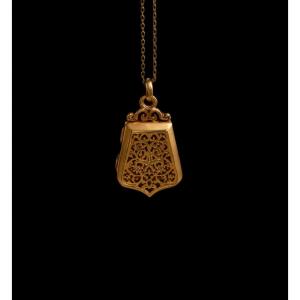 Pendentif cassolette ciselé