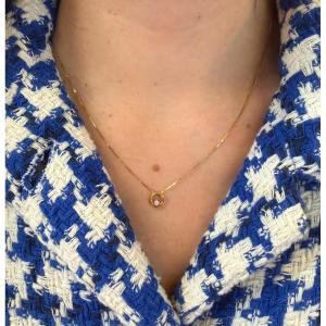 Collier Rond Avec Diamant Au Centre