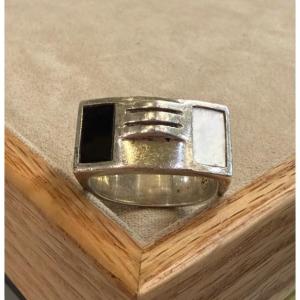Mother-of-pearl And Onyx Ring