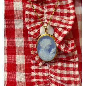 Pendentif broche