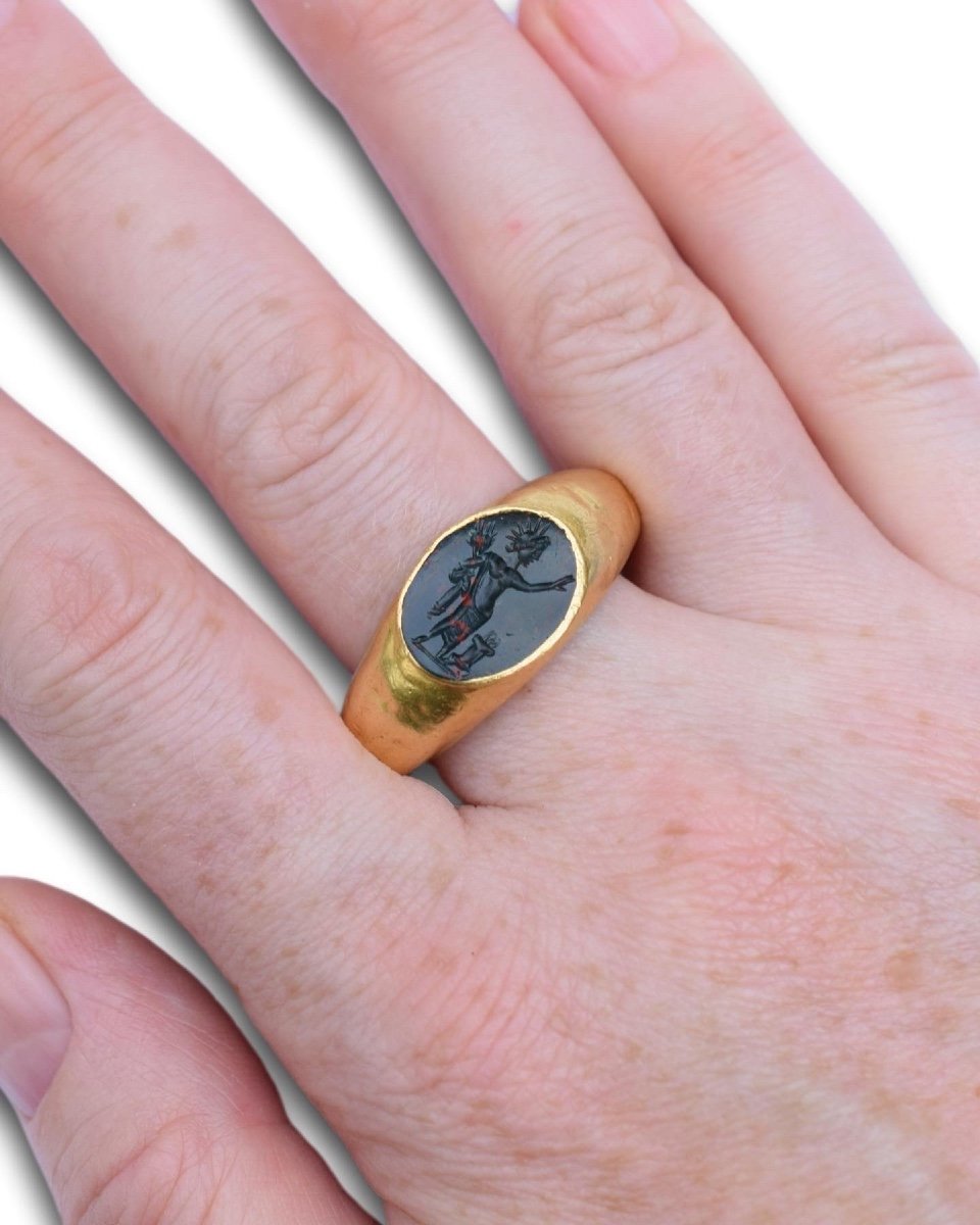 Bague Romaine Avec Une Intaille En Pierre De Sang d'Hélios. Gréco-romain, 2e Siècle Après Jc. -photo-4