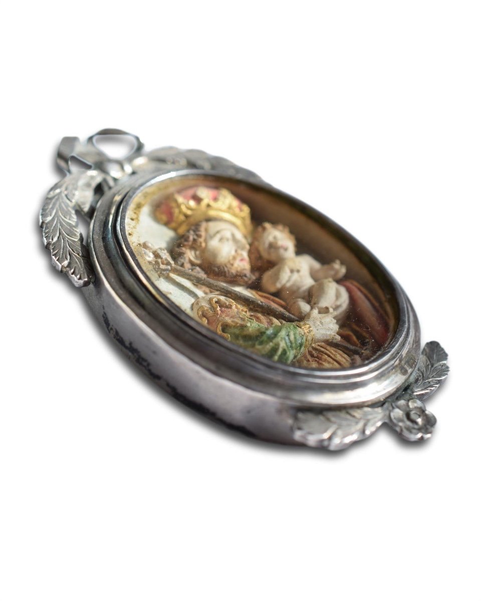Pendant With A Relief Of Saint Joseph & The Christ Child. Mexican, 18th Century.-photo-5