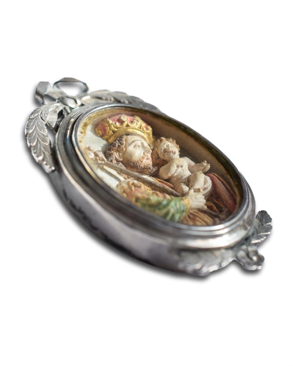 Pendant With A Relief Of Saint Joseph & The Christ Child. Mexican, 18th Century.-photo-7