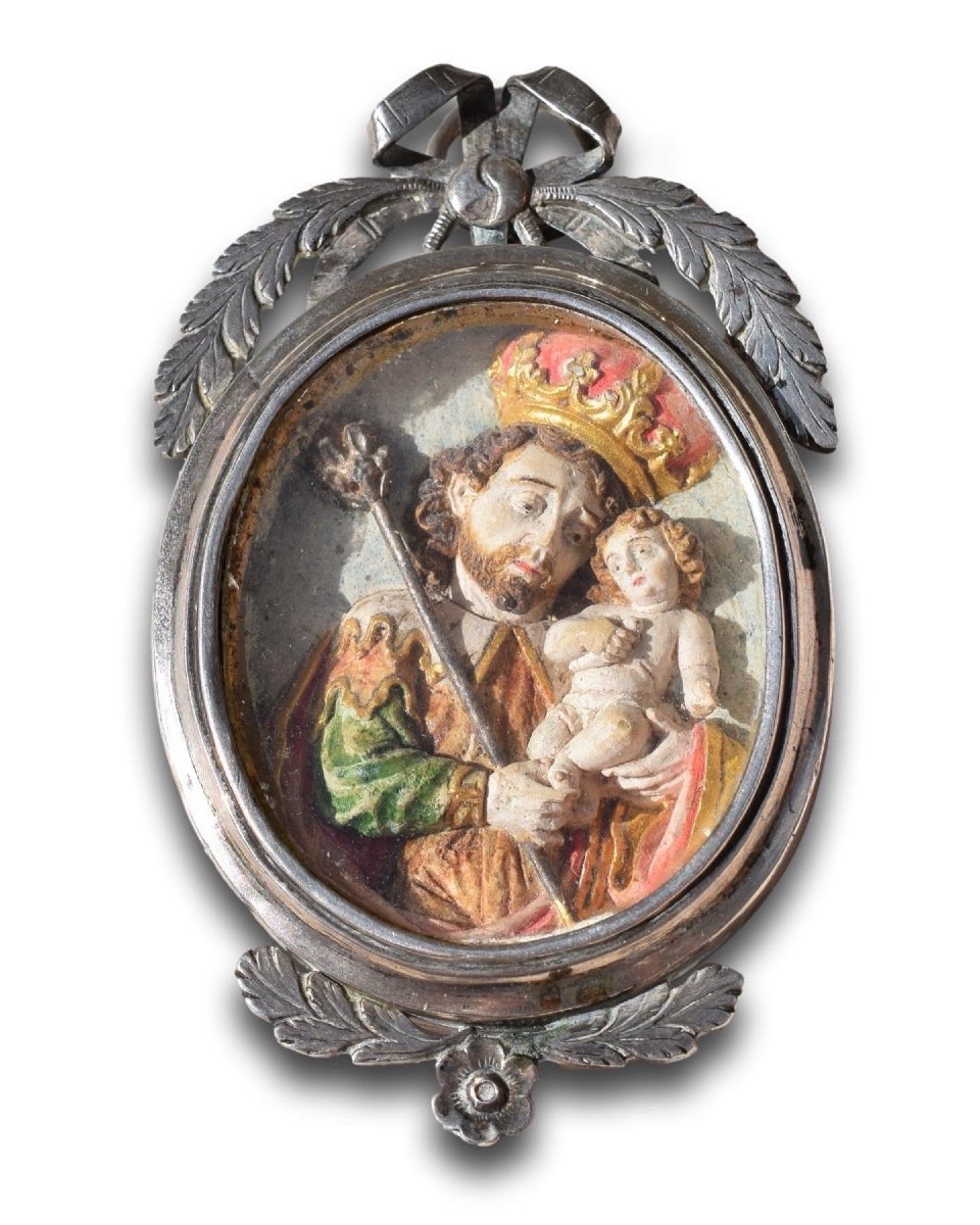 Pendant With A Relief Of Saint Joseph & The Christ Child. Mexican, 18th Century.
