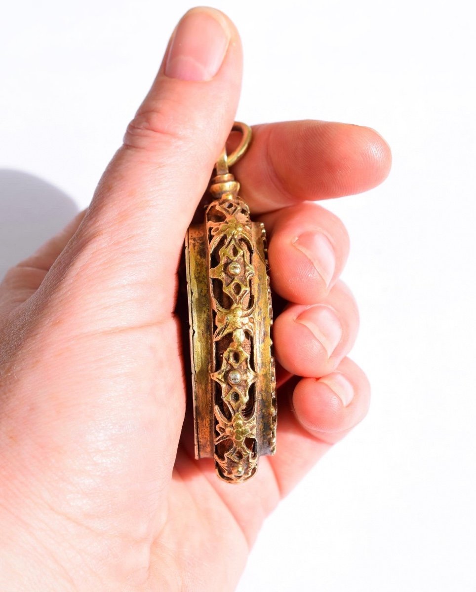 Pendentif Reliquaire En Argent Vermeil Ajouré. Espagnol, Début Du XVIIe Siècle. -photo-4