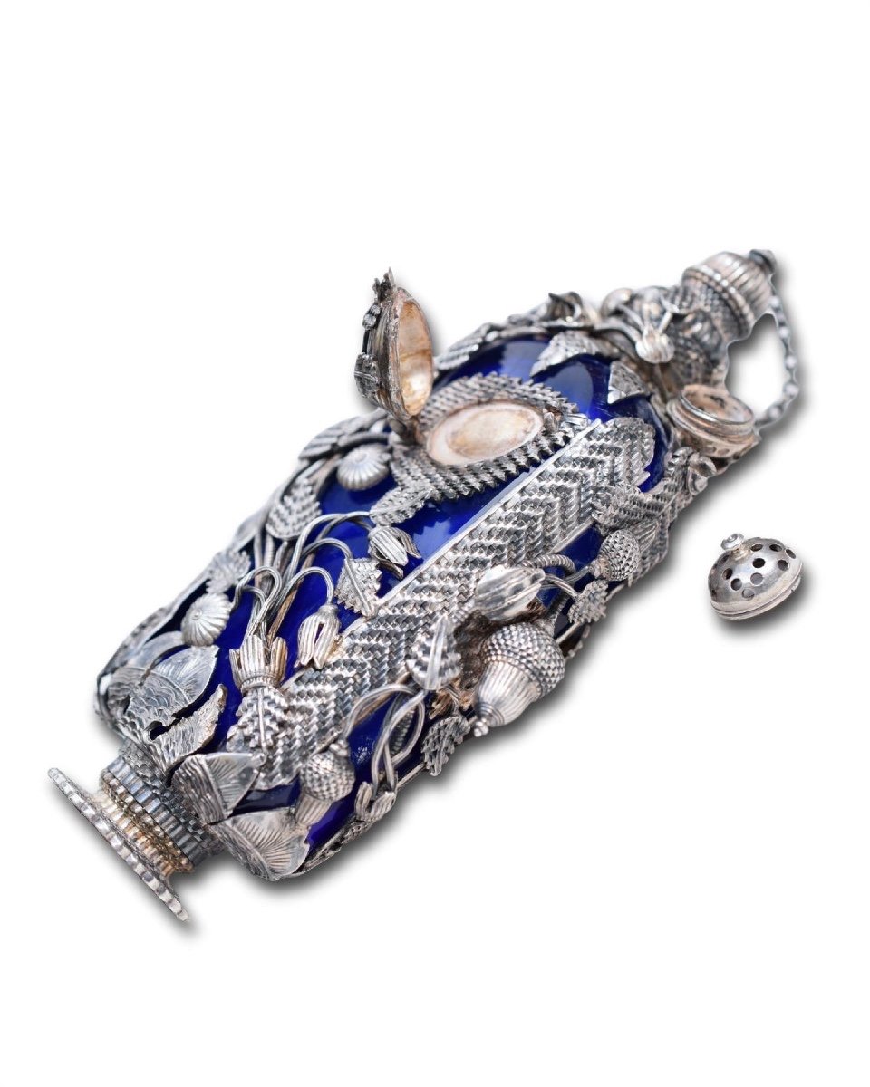 Extraordinaire Flacon De Parfum En Verre Bleu Monté Sur Argent. Allemand, Fin Du XVIIIe Siècle.-photo-1