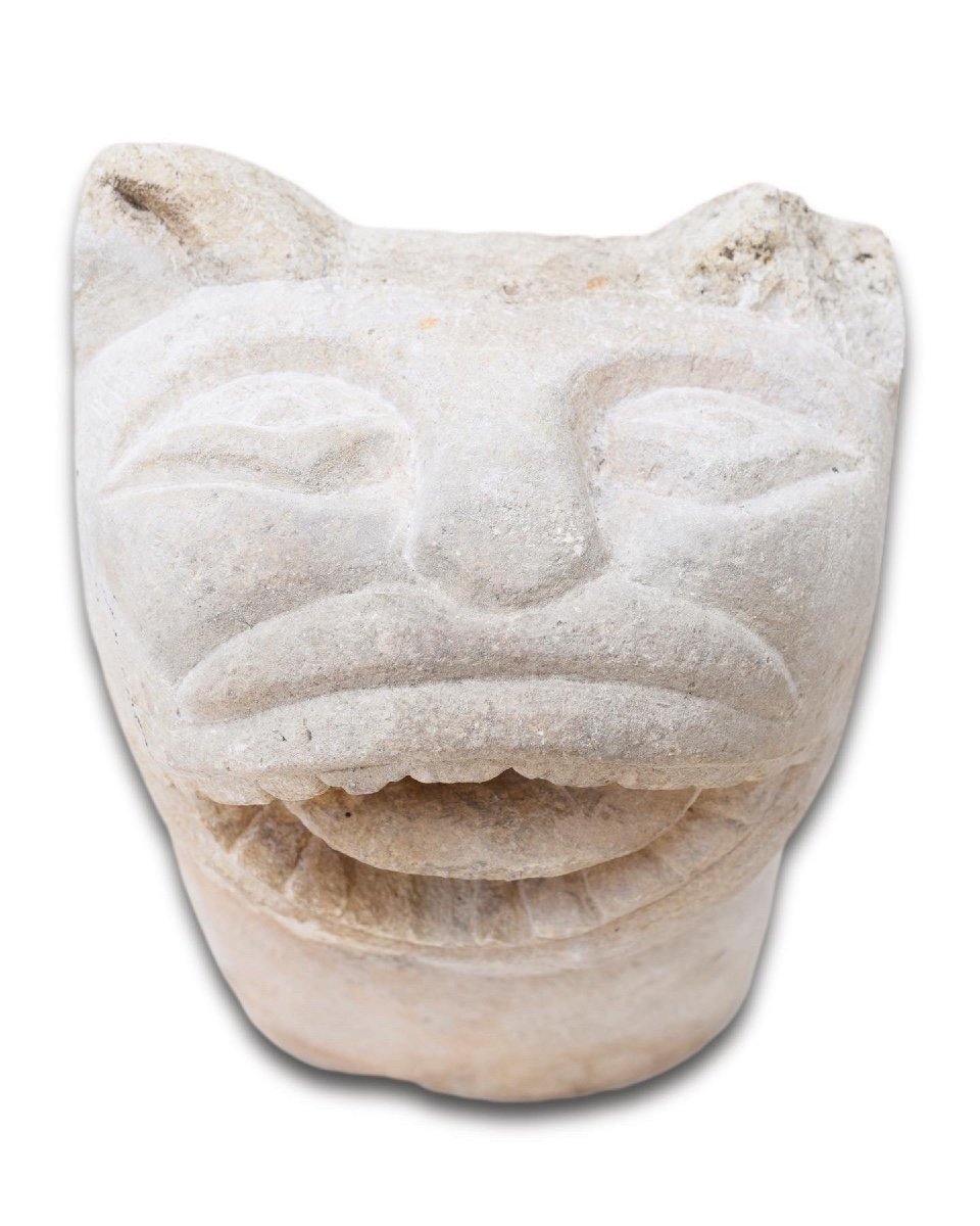 Tête De Fontaine Romane En Pierre En Forme De Chat. Anglais, 12ème Siècle.  -photo-1