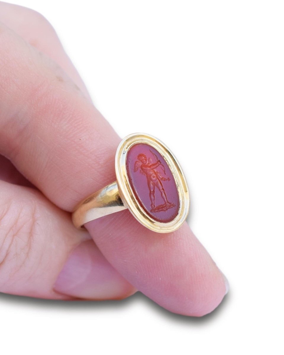 Neoclassical Gold Ring With An Intaglio Of Cupid. French, 19th Century.-photo-3