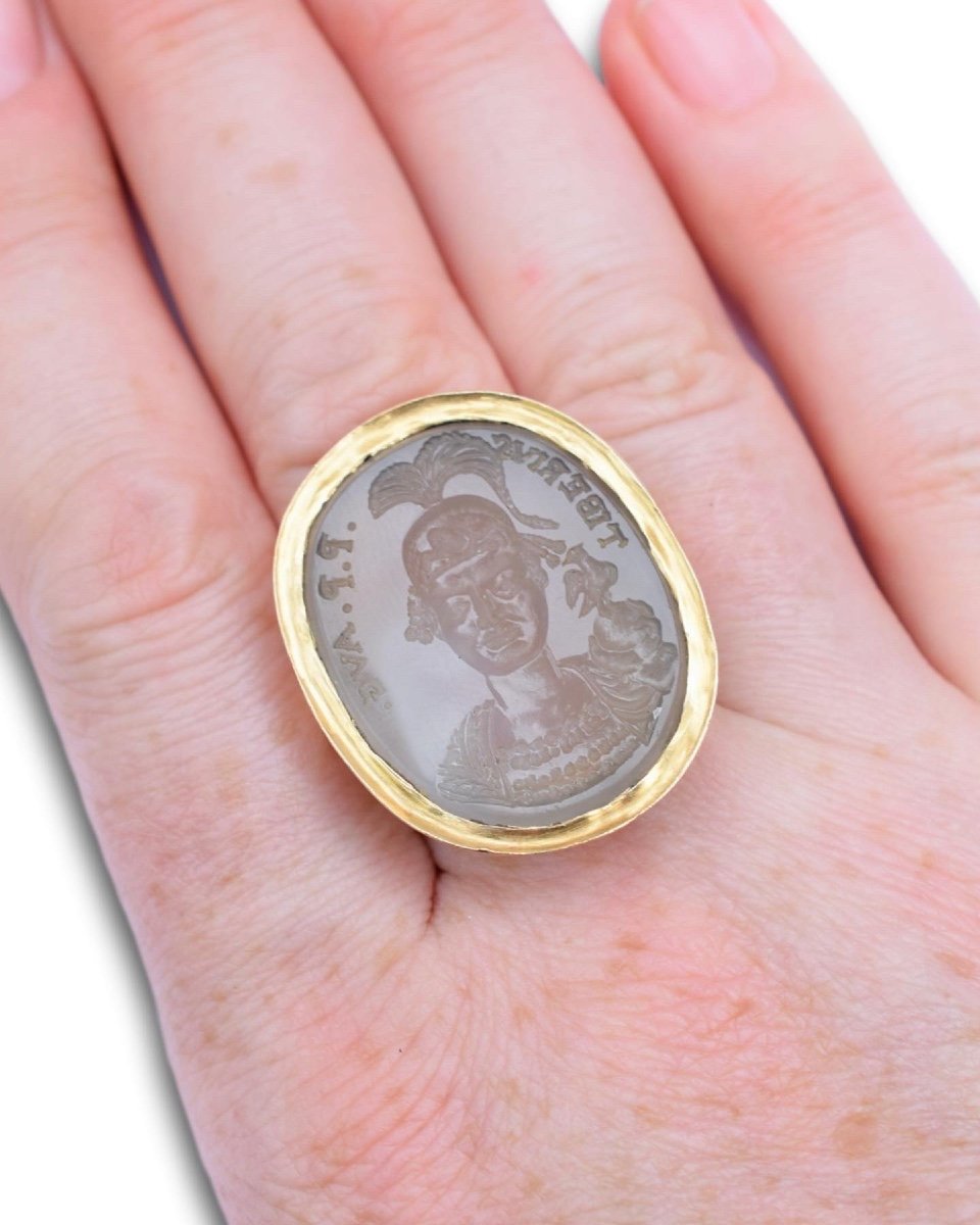 Gold Ring Set With A Chalcedony Intaglio Of Emperor Tiberius III Absimarus.-photo-3