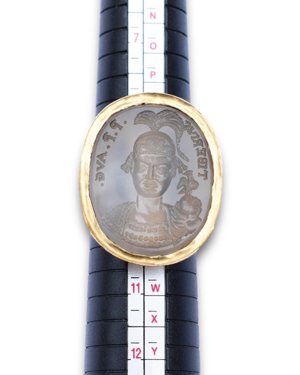 Gold Ring Set With A Chalcedony Intaglio Of Emperor Tiberius III Absimarus.-photo-4
