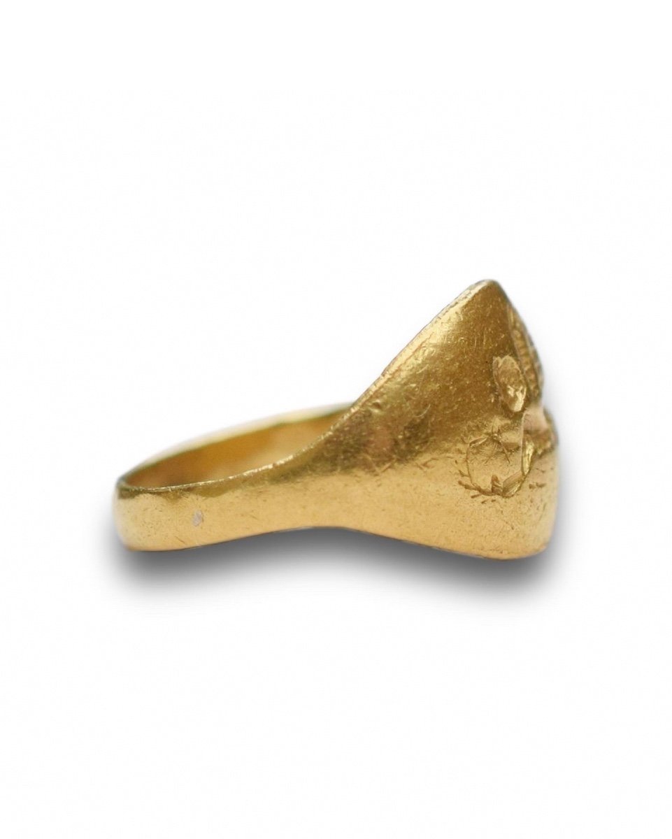 Ancient Gold Child’s Ring With A Flying Eros. Roman, 1st / 2nd Century Ad.-photo-2
