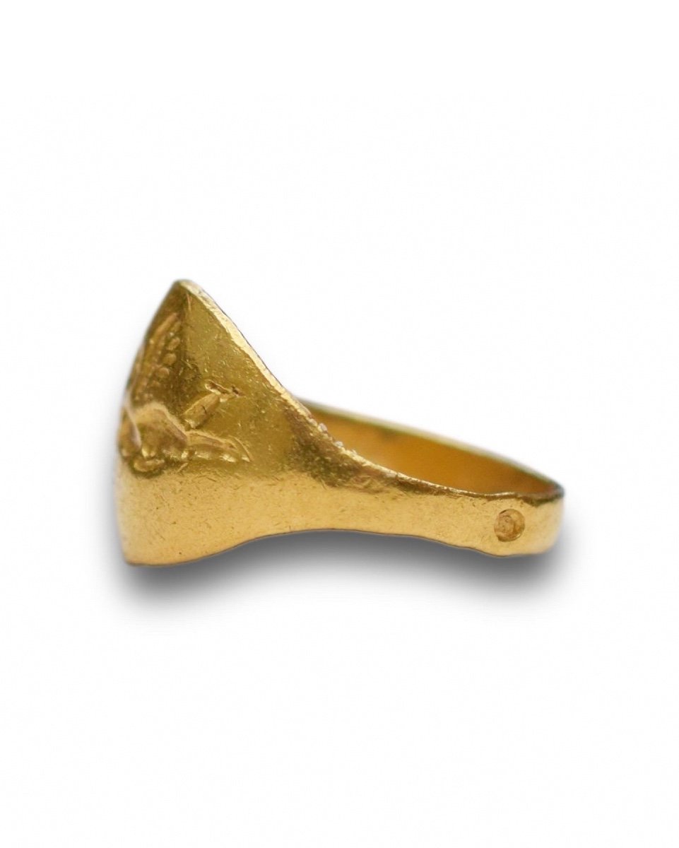 Ancient Gold Child’s Ring With A Flying Eros. Roman, 1st / 2nd Century Ad.-photo-6
