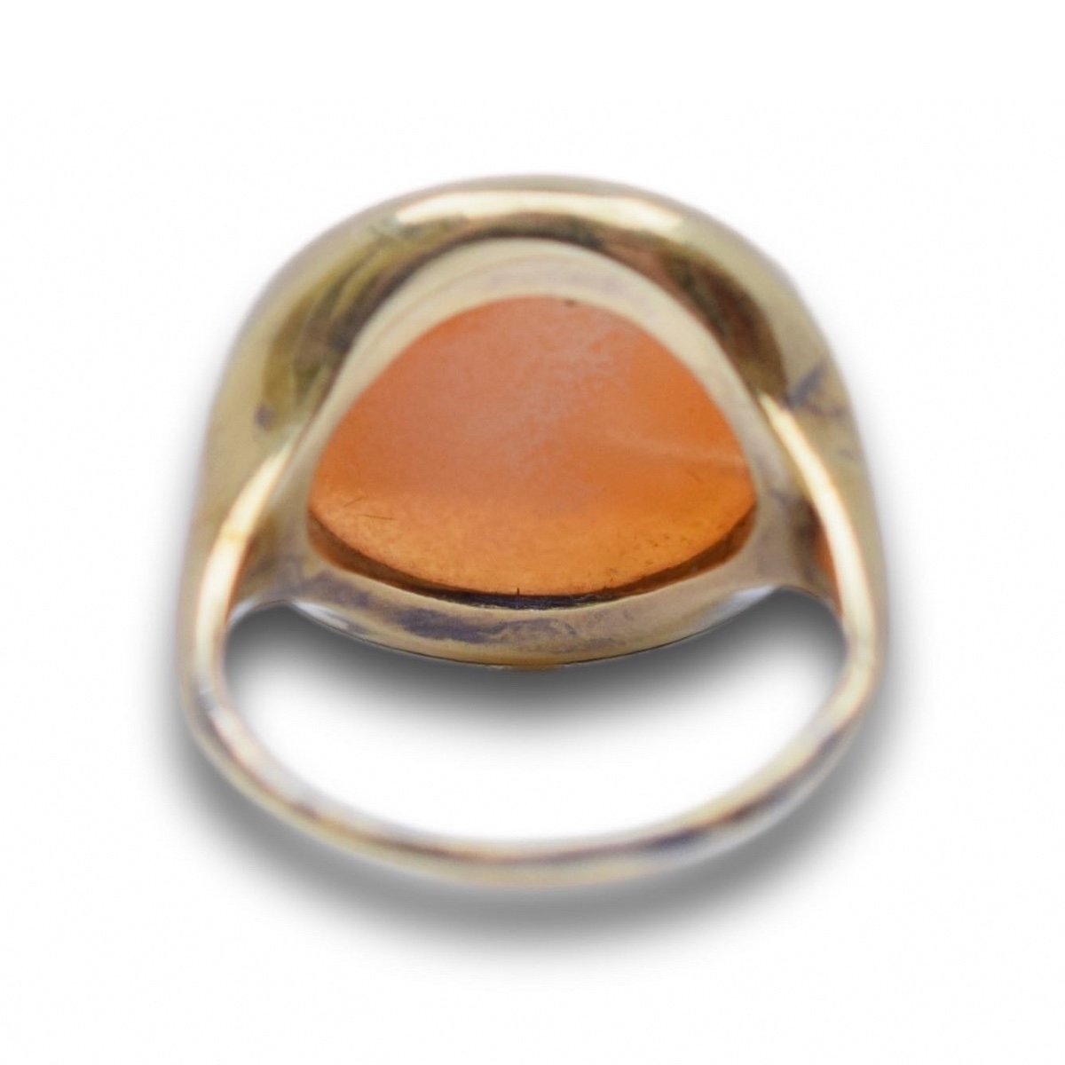 Bague En Or Avec Un Camée En Agate d'Une Lionne Marchant à Grands Pas. Européen, XVIIe Siècle.-photo-3