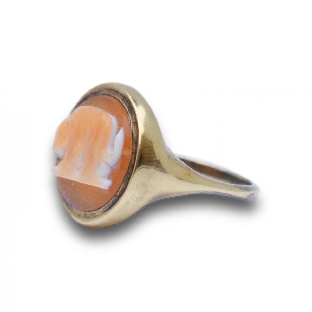 Bague En Or Avec Un Camée En Agate d'Une Lionne Marchant à Grands Pas. Européen, XVIIe Siècle.-photo-4