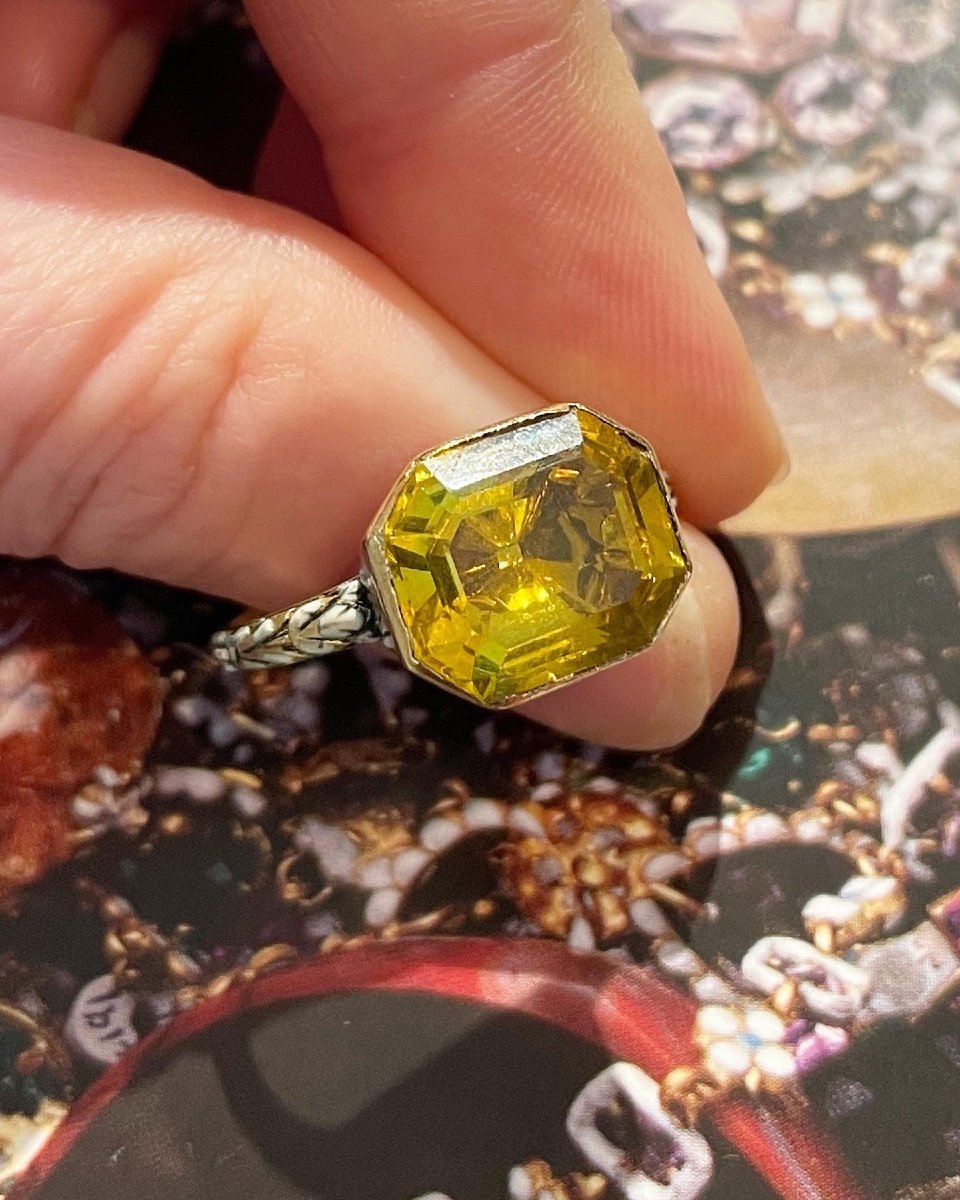 Rare Enamelled Gold Ring Set With A Large Yellow Paste. English, 17th Century.-photo-1