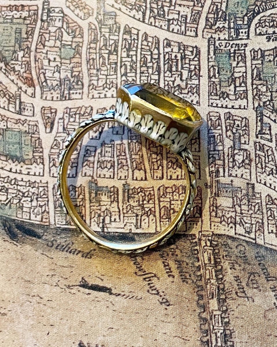Rare Enamelled Gold Ring Set With A Large Yellow Paste. English, 17th Century.-photo-3