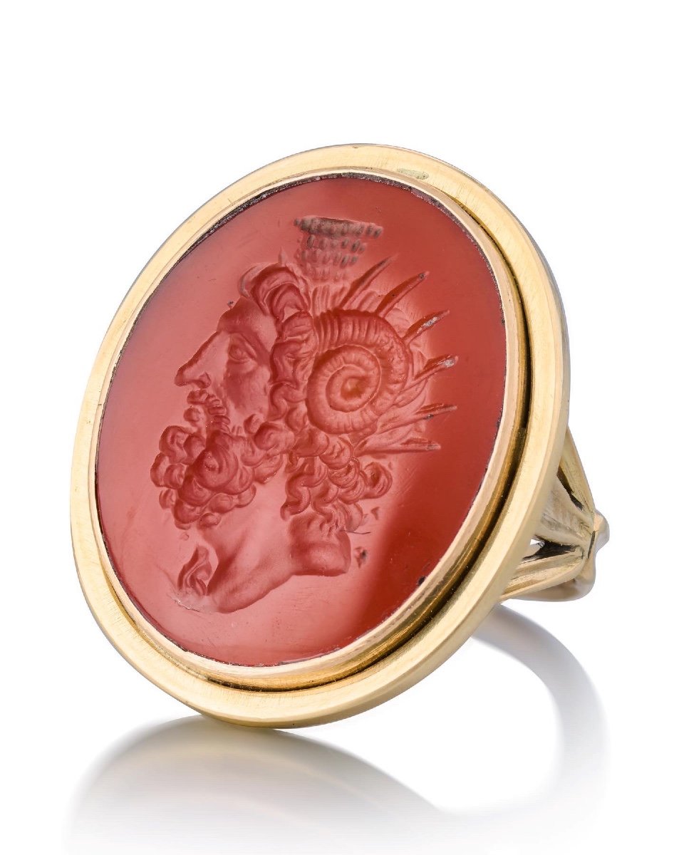 Bague En Or Sertie d'Une Intaille En Cornaline De Zeus-ammon. Italien, XIXe Siècle.  