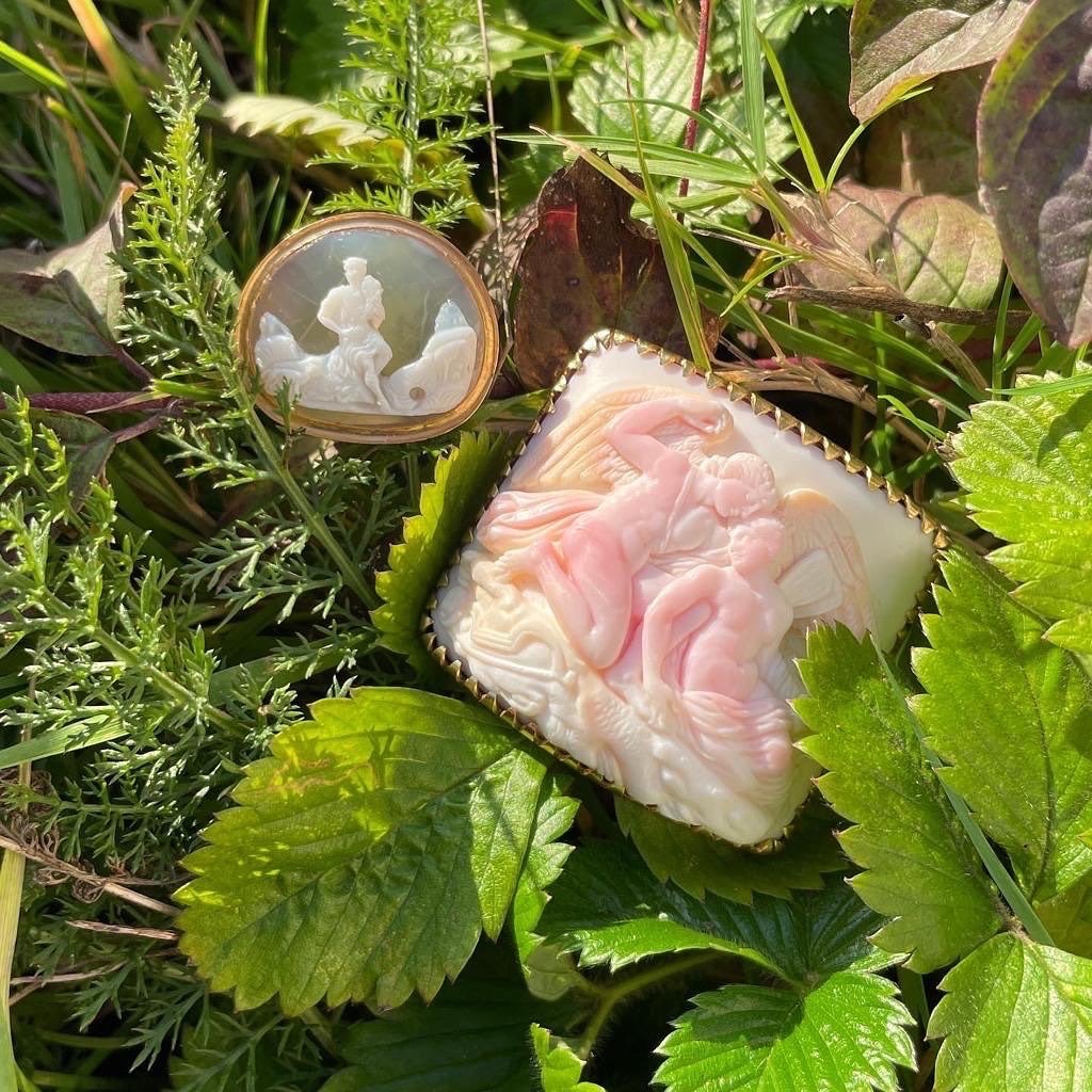 Fine Shell Cameo Pendant Of Cupid And Psyche. Italian, C.1820. -photo-2