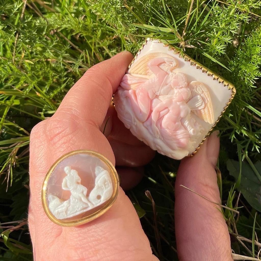 Fine Shell Cameo Pendant Of Cupid And Psyche. Italian, C.1820. -photo-3