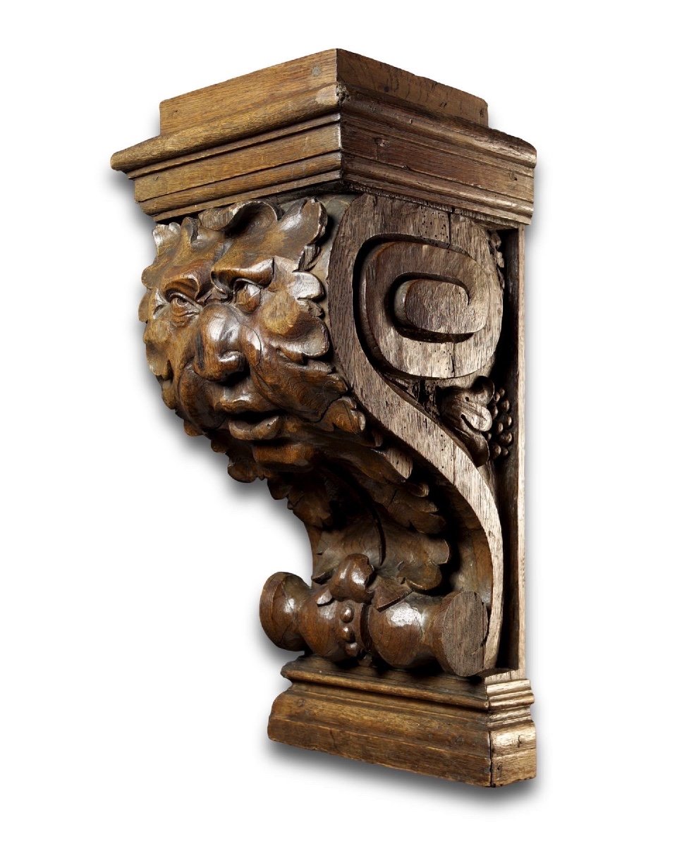 Baroque Oak Bracket Carved With The Head Of A Green Man. Flemish, 17th Century.-photo-2