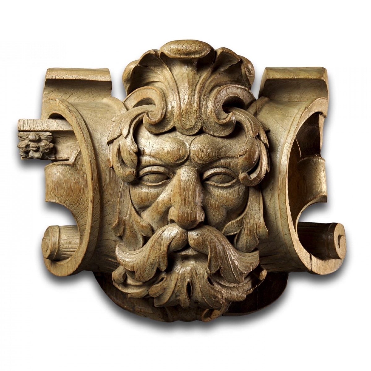 Relief Architectural En Chêne Sculpté d'Un Homme Vert. Flamand, XVIIIe Siècle. 