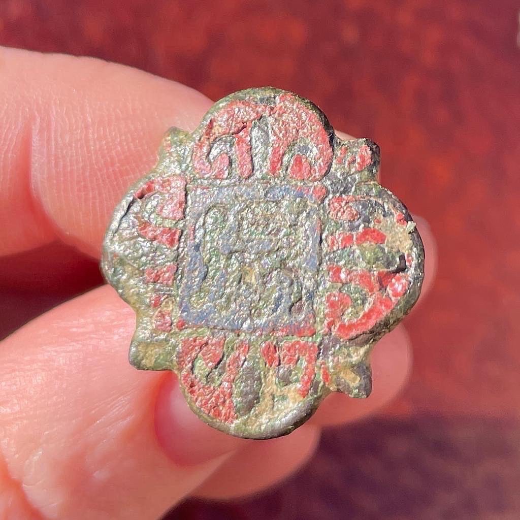 Quinze Pendentifs De Harnais De Cheval Romains Et Médiévaux En Bronze Doré Et émaillé.-photo-3