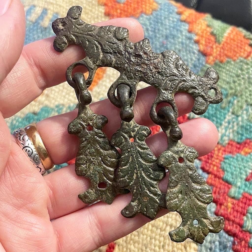 Quinze Pendentifs De Harnais De Cheval Romains Et Médiévaux En Bronze Doré Et émaillé.-photo-5
