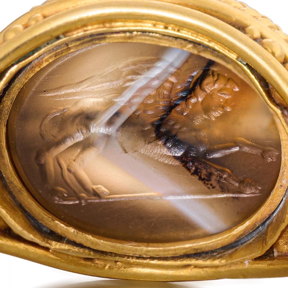 Bague En Or Néo-étrusque Sertie d'Un Scarabée En Agate. Italien, Vers 1870.-photo-2