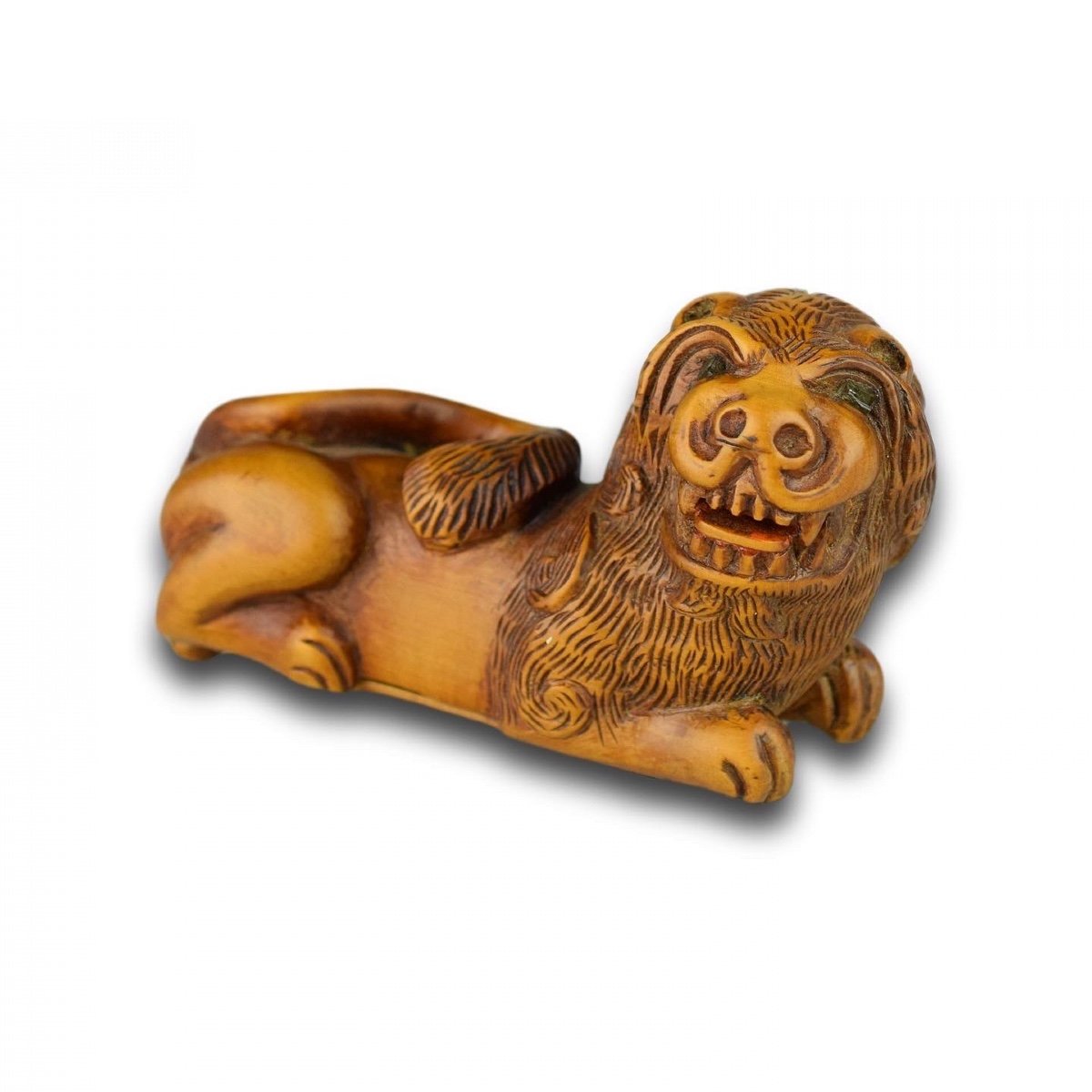 Tabatière En Buis En Forme De Lion Grondant. Français, XVIIe - XVIIIe Siècle.