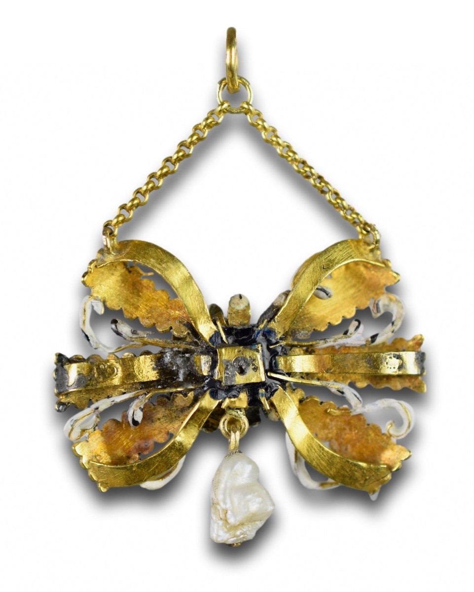 Pendentif En Diamant Et Or émaillé En Forme De Nœud. Italien, XVIIe Siècle.  -photo-4