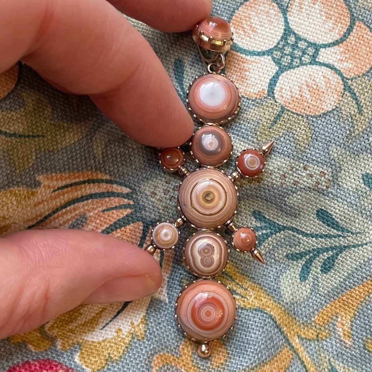 Pendentif En Diamant Et Or émaillé En Forme De Nœud. Italien, XVIIe Siècle.  -photo-8