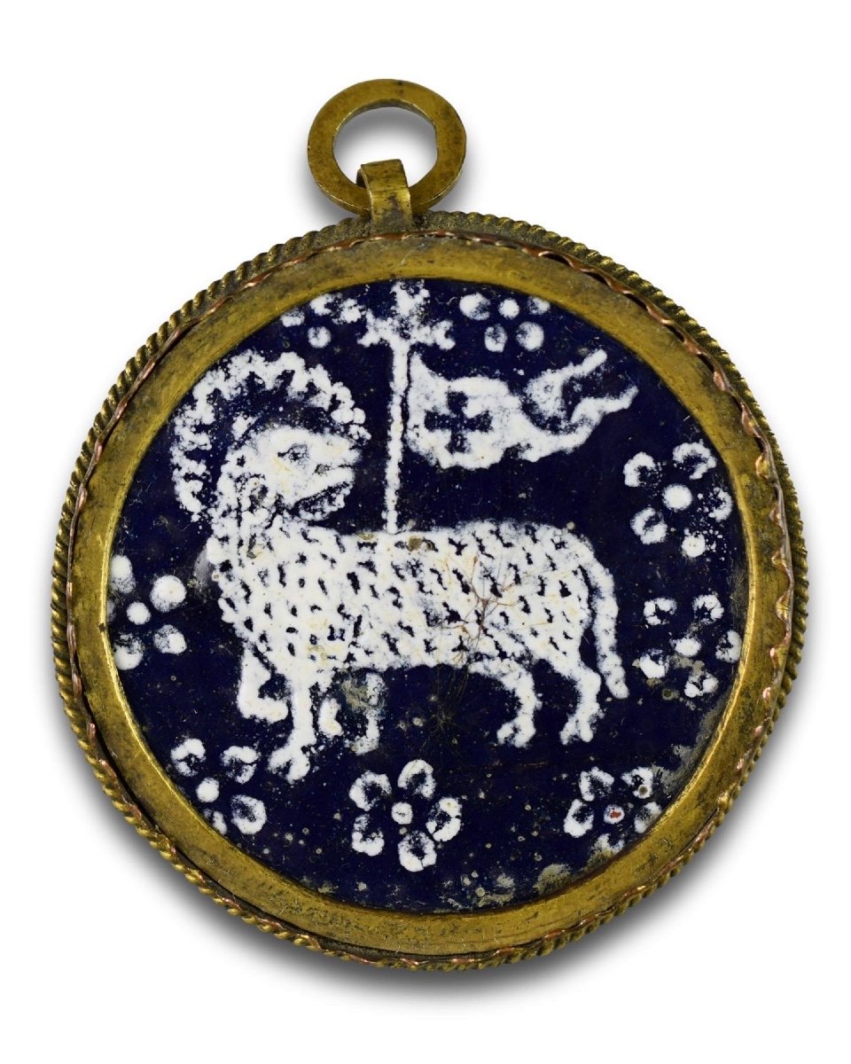 Pendentif reliquaire avec l'Agnus Dei. Français ou allemand, XVe siècle.-photo-2