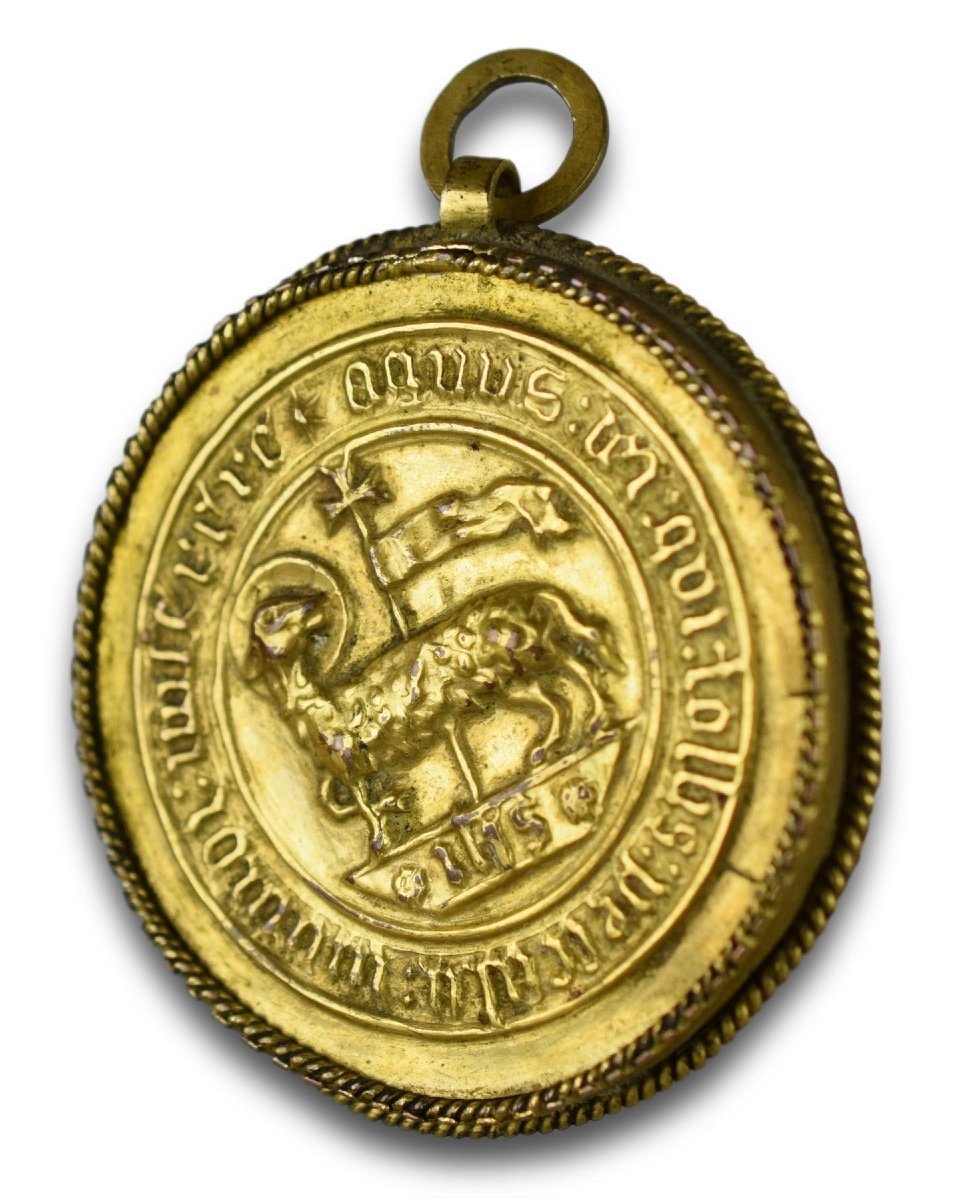 Pendentif reliquaire avec l'Agnus Dei. Français ou allemand, XVe siècle.-photo-3