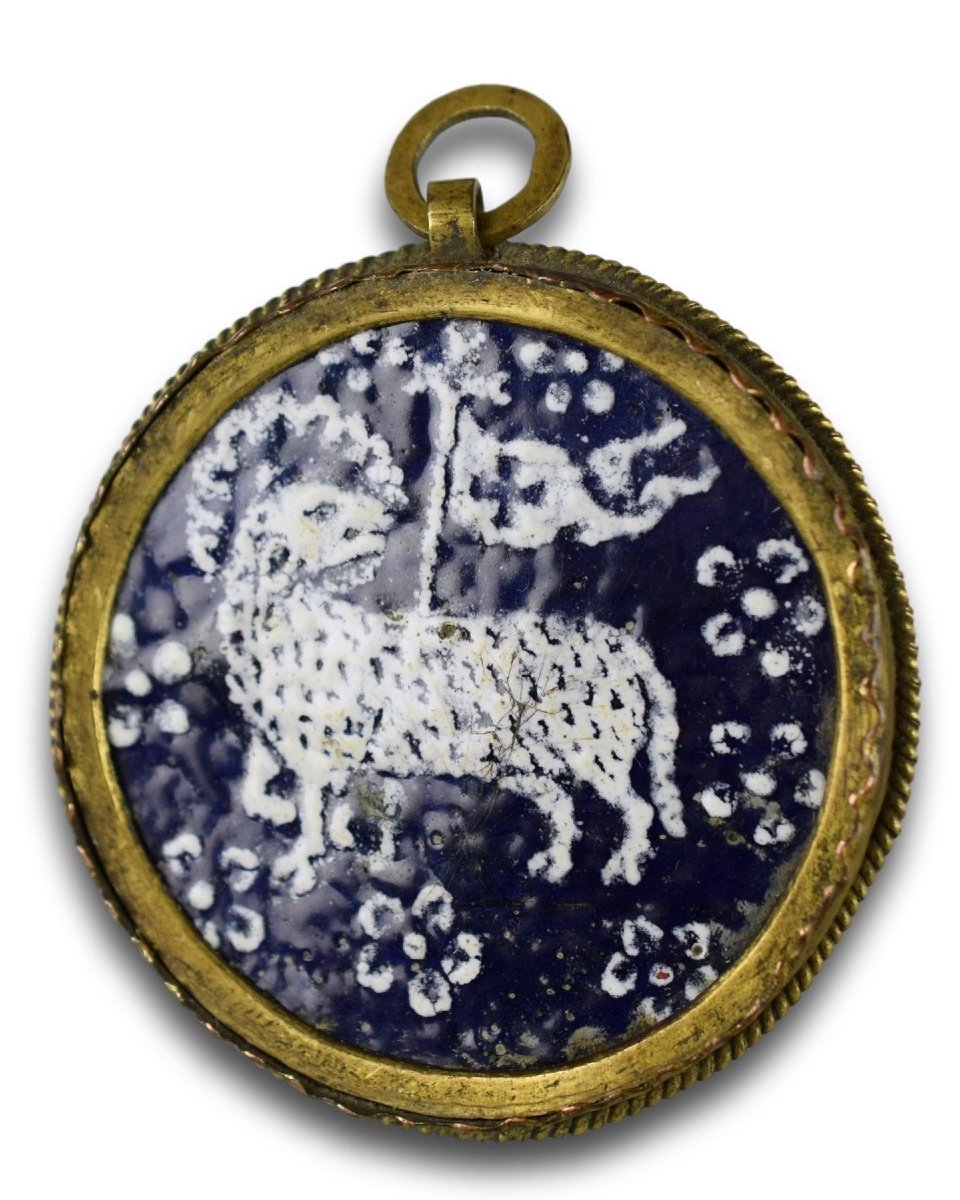 Pendentif reliquaire avec l'Agnus Dei. Français ou allemand, XVe siècle.-photo-6