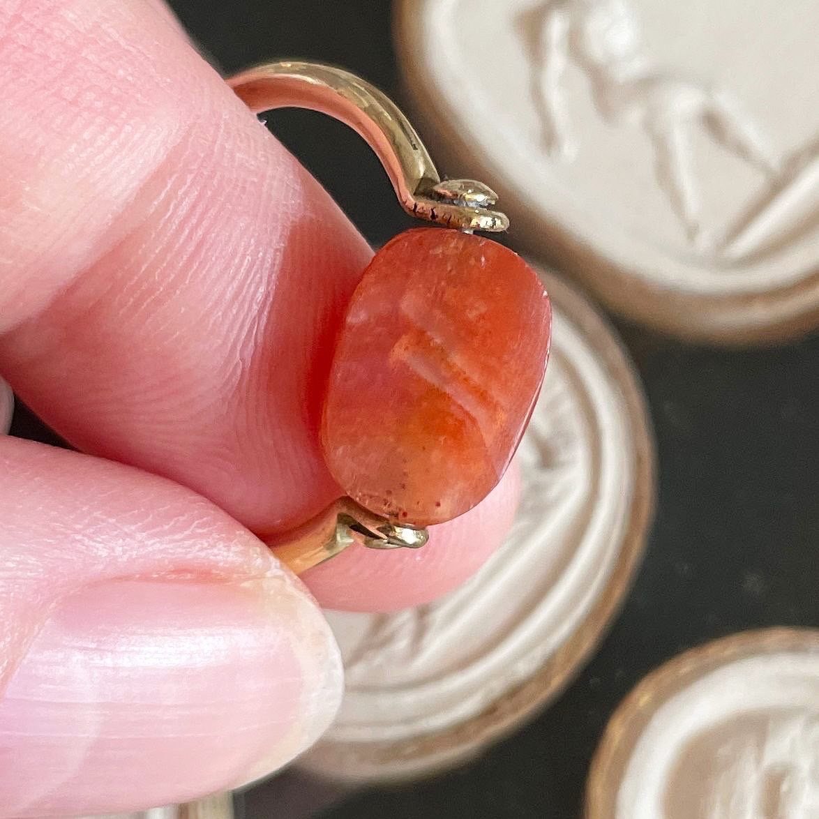 Scarabée De Cornaline égyptienne Antique Monté Sur Une Bague En Or Du XIXe Siècle.  -photo-1