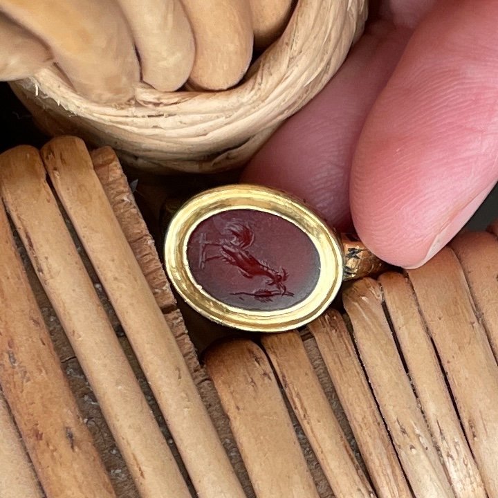 Bague En Or Avec Une Intaille d'Un Coq. Romain, 1er / 2ème Siècle & 17ème Siècle-photo-1