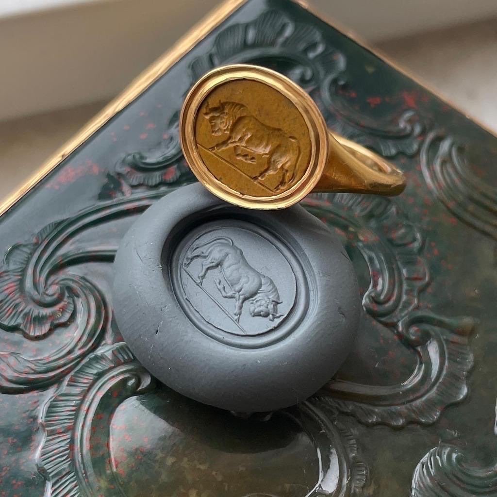 Yellow Jasper Intaglio Of A Bull. Roman, 1st Century Bc - 1st Century Ad.-photo-1