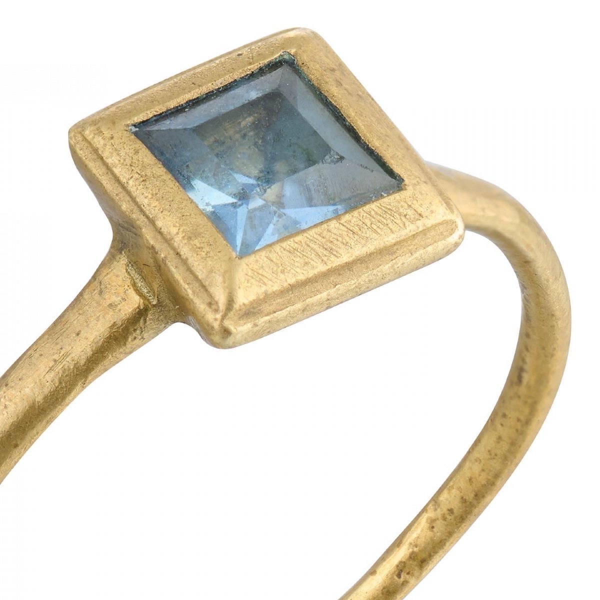 Gold Ring Set With A Table Cut Sapphire. English, Early 17th Century.-photo-3